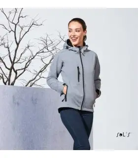 Chaqueta softshell REPLAY WOMEN 46802 con capucha. Sol´s