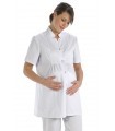 Bata premamá sanitaria 8241700 con cierre de corchetes. Dyneke
